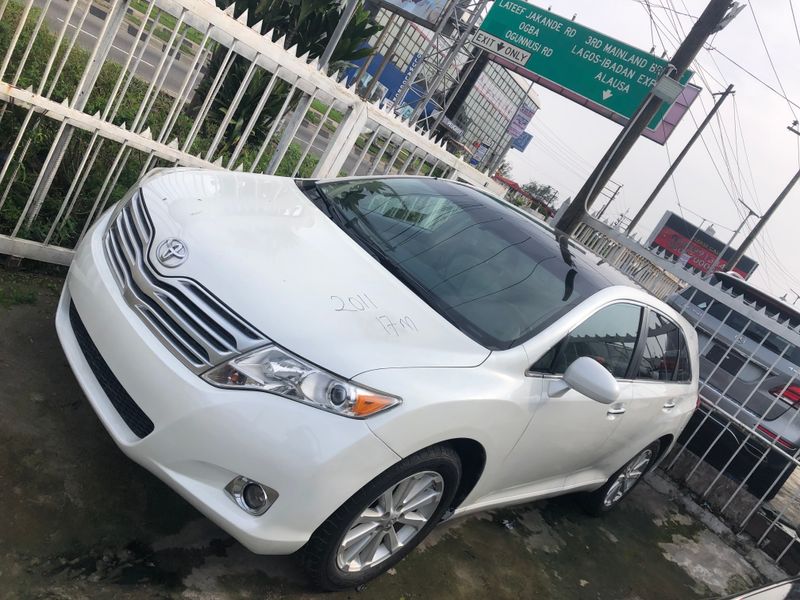 Thumbnail 2 of 2011 Toyota Venza XLE